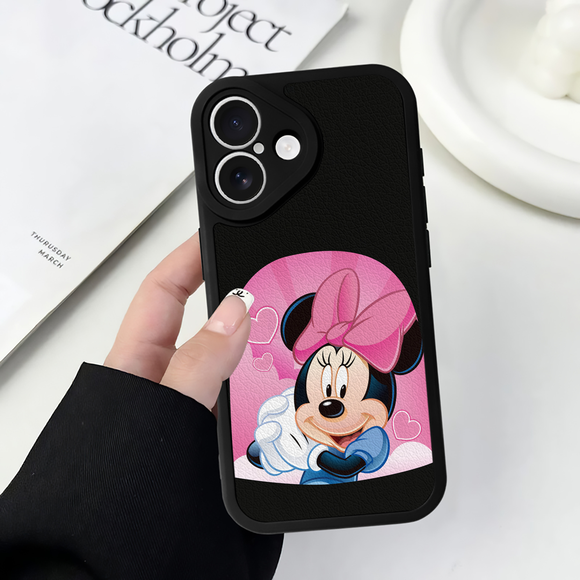 （画像用） ミッキーマウス Mickey Mouse 【iPhone 16シリーズ対応】シリコンスマホケース（レザー調） 材質：シリコン